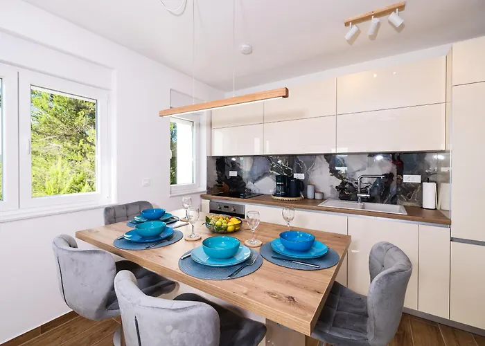 Appartement Ela Mit Blick Auf Herzinsel In Turanj