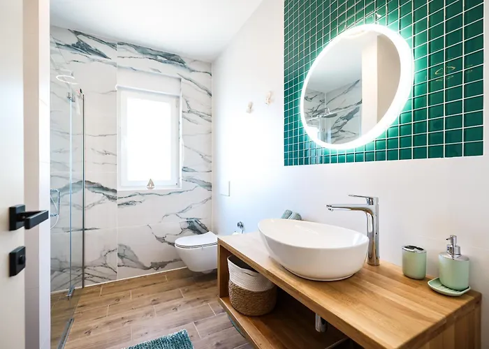 Ela Mit Blick Auf Herzinsel In Appartement Turanj