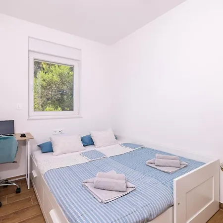 Appartement Ela Mit Blick Auf Herzinsel In Turanj